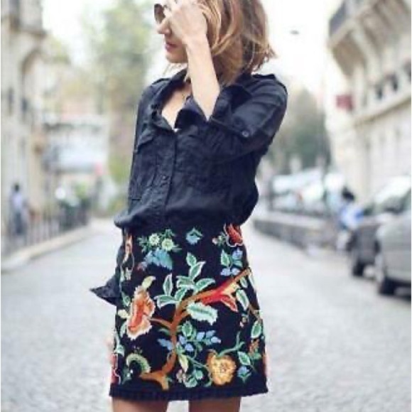 ZARA Woman Embroidered Pleated Hem Mini Skirt Size XS - Picture 5 of 5